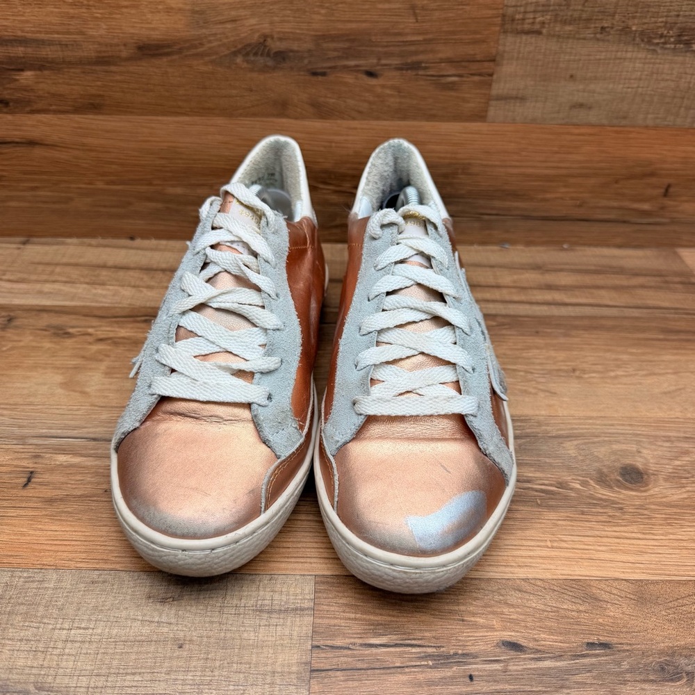 Freebird by Steven Madden Women's 7 Metallic Rose Gold Star Lace-Up Sneakers - Picture 3 of 9